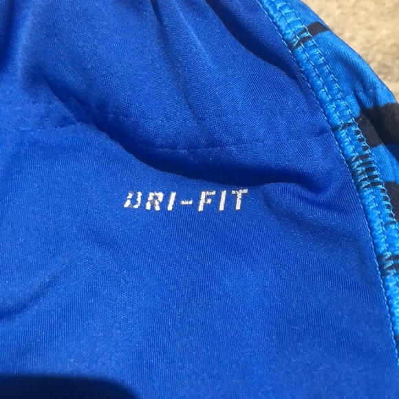 Nike lacrosse athletic shorts. The elastic waist band needs to be sewn down - Picture 7 of 7